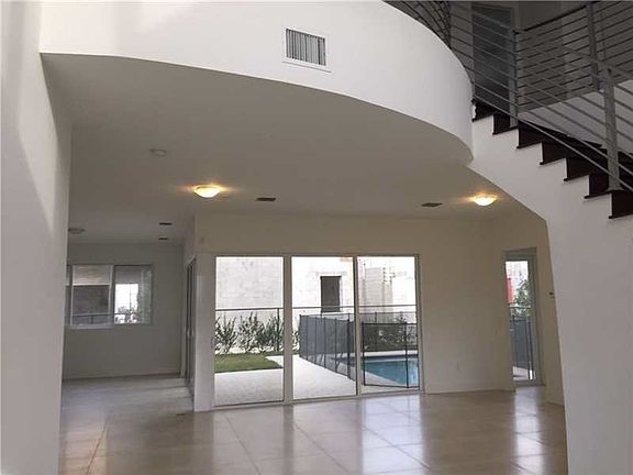 4th image of 7455 NW 101st Pl