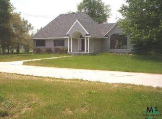 8382 E Tubspring Rd, Almont, MI 48003