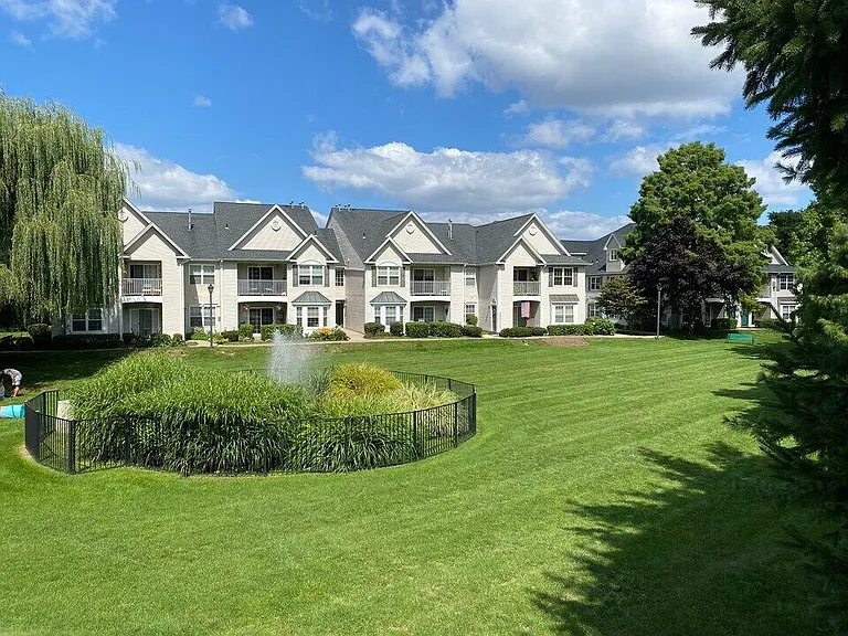 220 Cambridge Ct — Photo 12