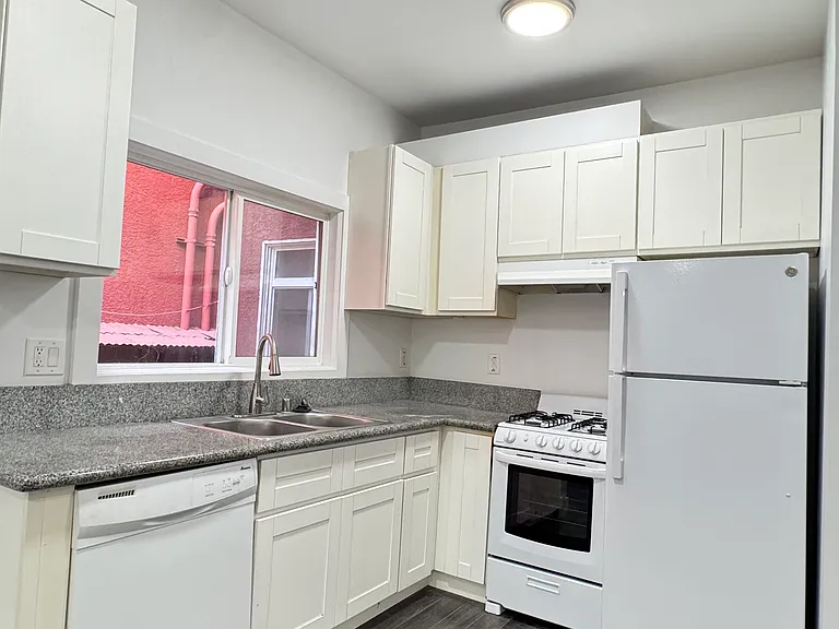 2723 W Sunset Blvd #2 — Photo 2
