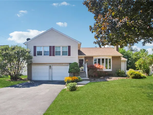 55 McGuire Rd, Rochester, NY 14616