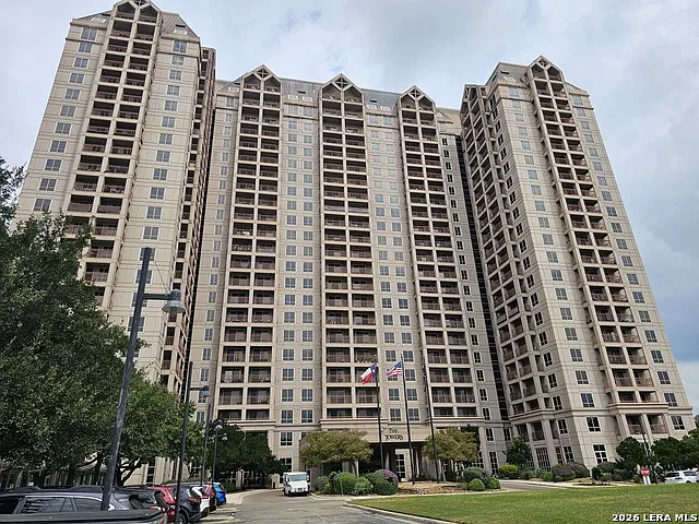 1 bed, 1.0 bath, 688 sqft, $2,700 — Photo 2