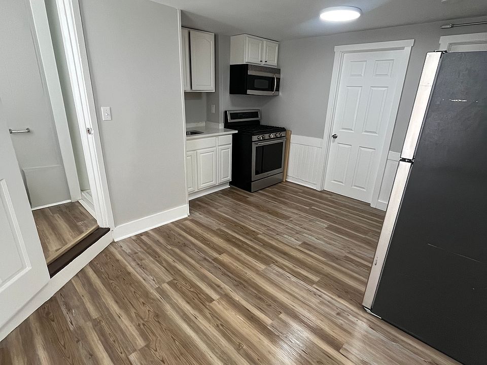 1st image of 8 Audrey St APT 15
