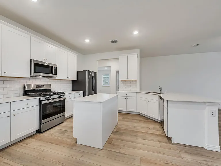 917 Dustwood Dr — Photo 8