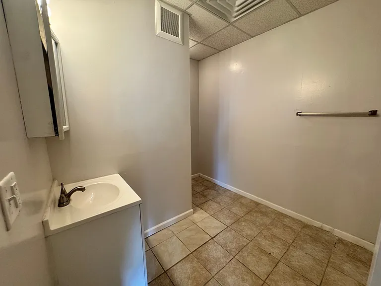 2045 3rd Ave — Photo 6