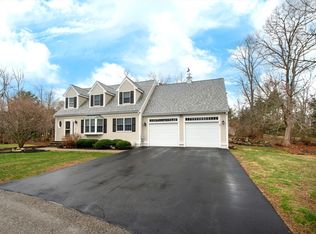 4 Kendall Vlg #4, Cohasset, MA 02025