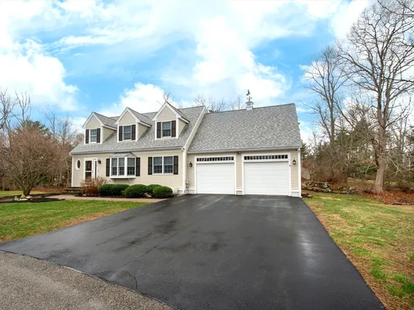 4 Kendall Vlg #4, Cohasset, MA 02025