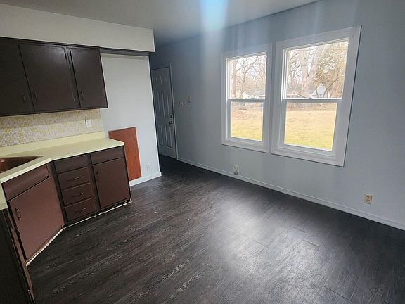 4th image of 917 Knollcrest Dr
