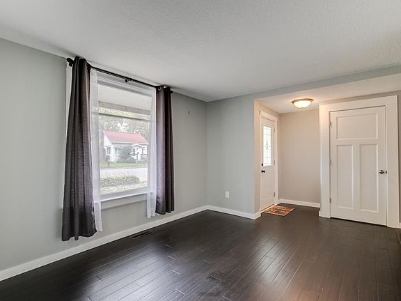 2nd image of 1019 6th Ave S