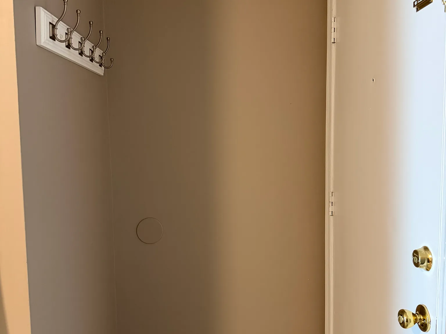 1366 Hunters Rd — Photo 3