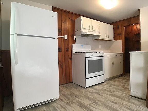 4th image of 1357 Lakeshore Dr APT 3