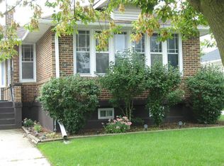 417 W Ridgeland Ave, Waukegan, IL 60085