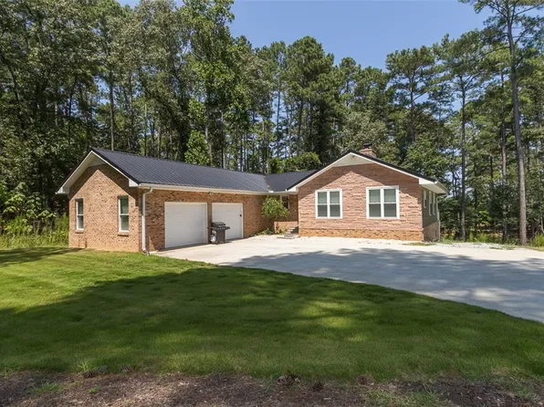 221 Circle Dr, Townville, SC 29689