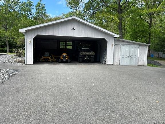 4th image of 100 Decker Road #2