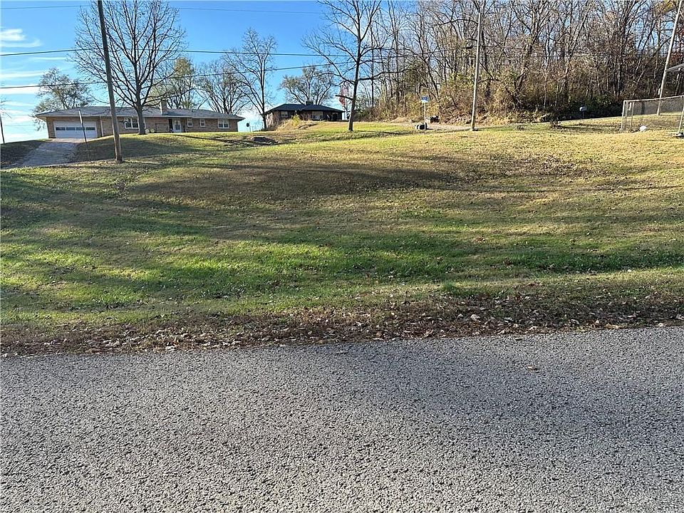 2nd image of Dennis St