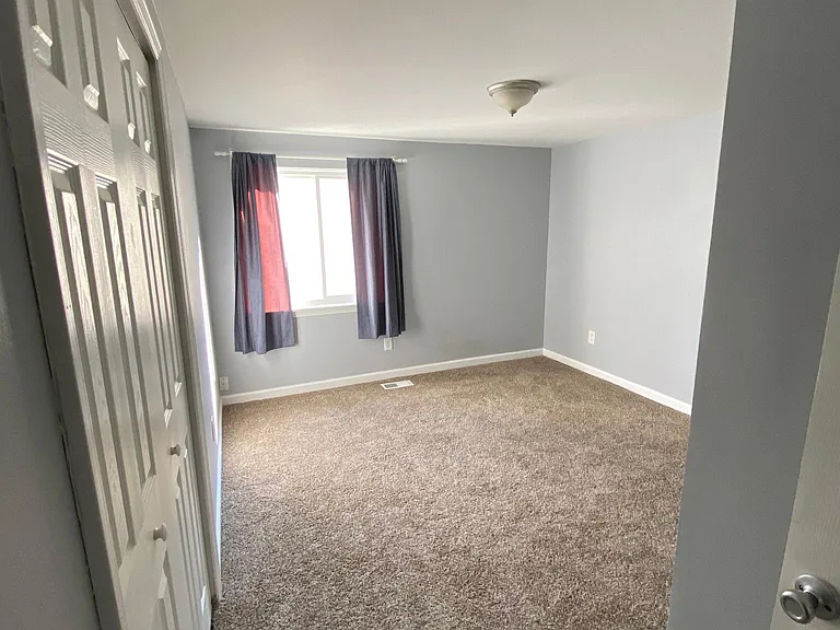 21674 Roosevelt Ave — Photo 12