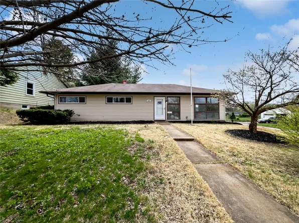 1004 Hawthorn Ave, Saint Charles, MO 63301