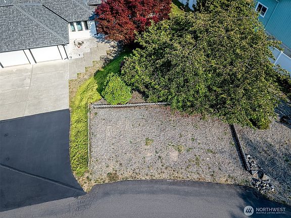 3rd image of 8422 Kaster Drive NE