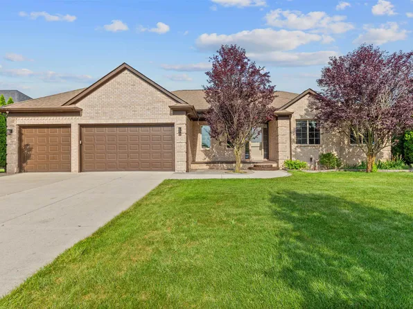 32782 Kathleen Dr, Chesterfield, MI 48047