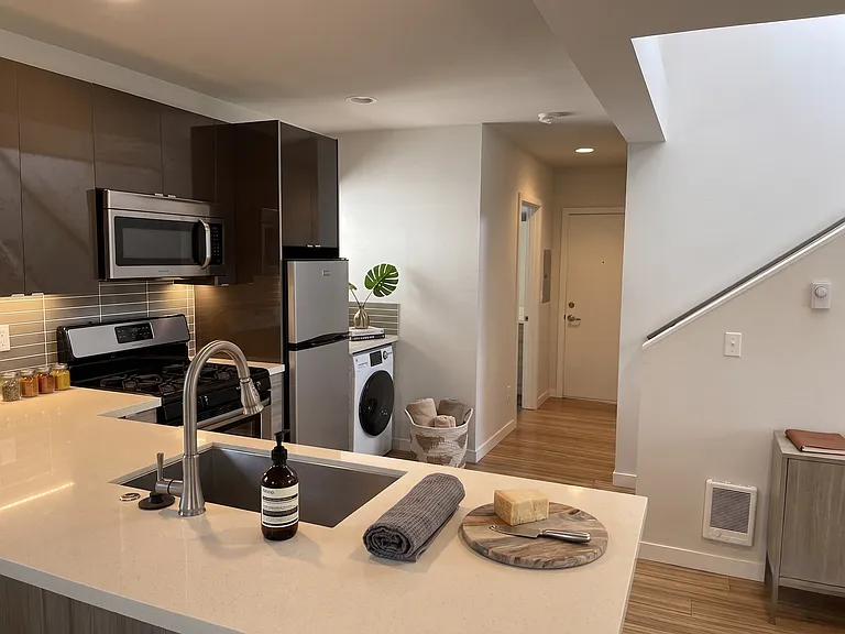 6408 Phinney - Located at the top of Phinney Ridge — Photo 7