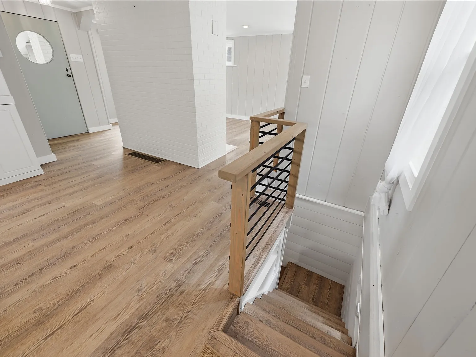 2 bed, 1.5 bath, 1256 sqft, $2,700 — Photo 3