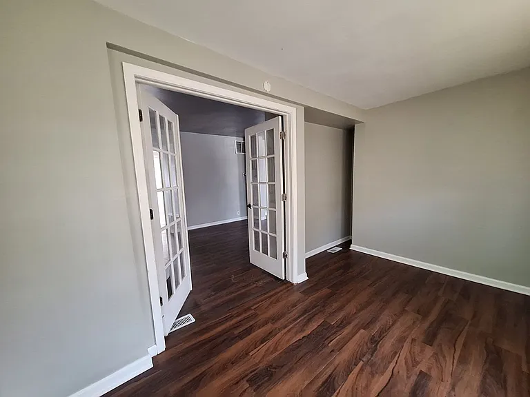 23720 Shakespeare Ave — Photo 9