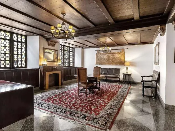 320 East 42nd Street image 20 of 23