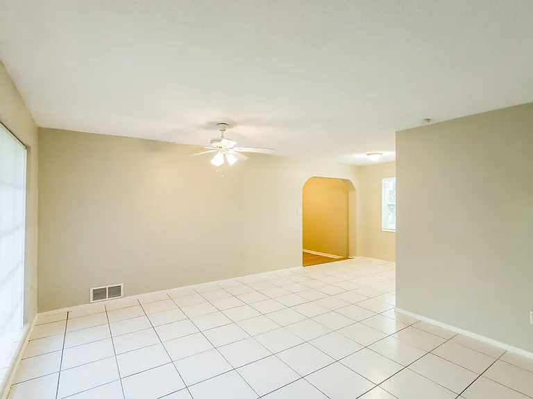 6885 NW 27th Ct — Photo 4