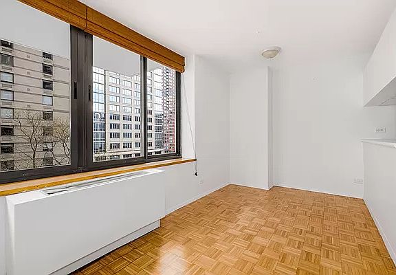 4th image of 161 W 61st St APT 5H