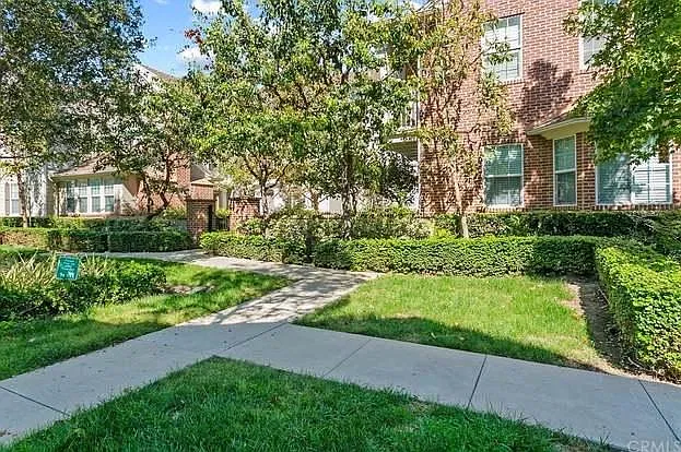 15235 Cambridge St — Photo 2