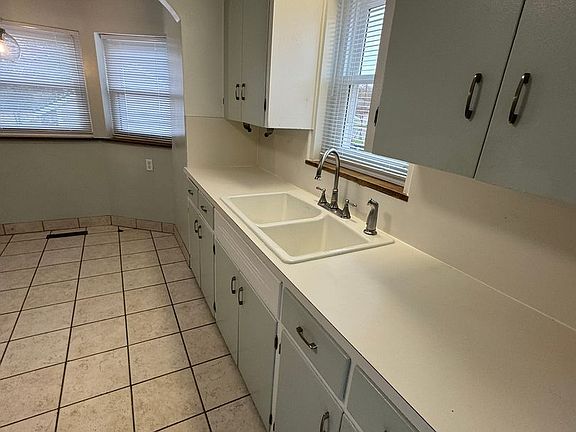 4th image of 3921 W Ridge Rd