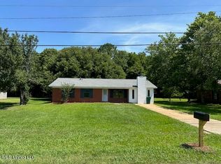 843 E Dinkins St, Canton, MS 39046