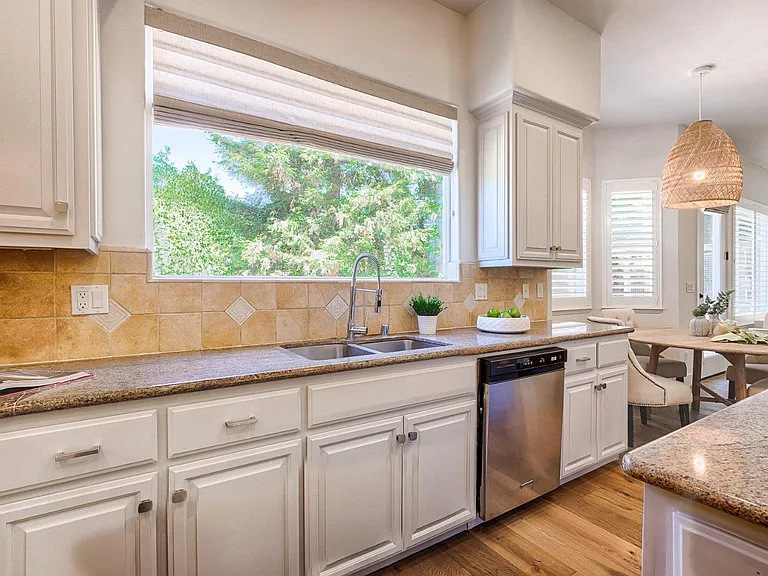 704 Hunt Ave — Photo 16