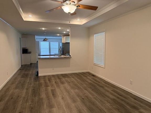 4th image of 102 Summer Cir #102