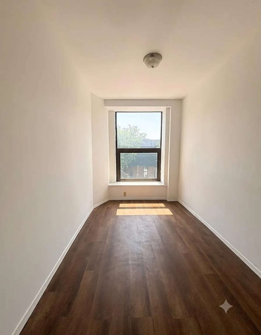 4 bed, 2.0 bath, 1800 sqft, $2,995 — Photo 4