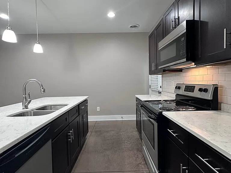 425 Sutherland View Way — Photo 15