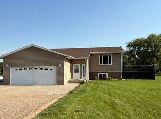 510 E 3rd St, Plankinton, SD 57368