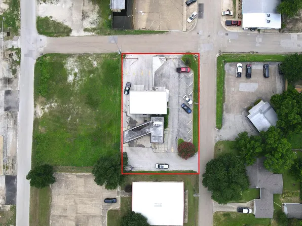 207 E Cottonwood St, Madisonville, TX 77864