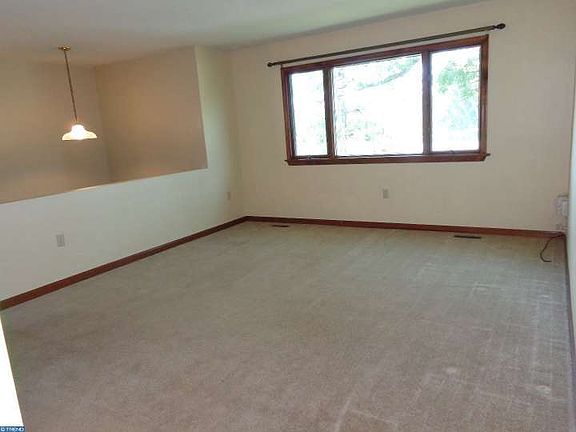 3rd image of 1404 Oak St