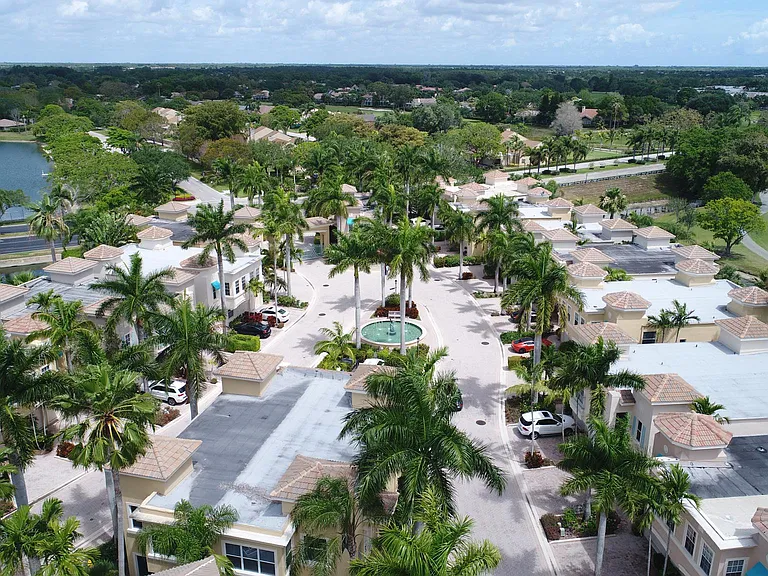 Resort Ln — Photo 15