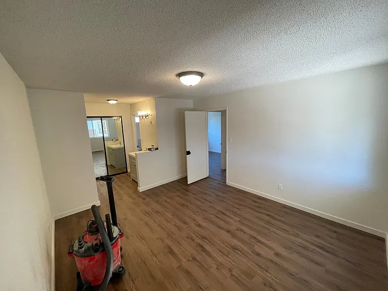 313 Granada Dr — Photo 7