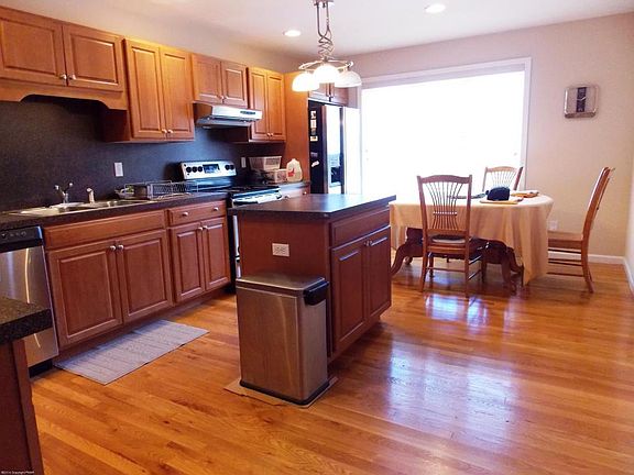 4th image of 115 Estate Dr