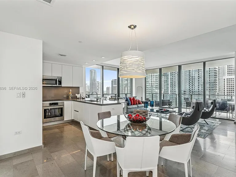 88 SW 7th St #2111 — Photo 10