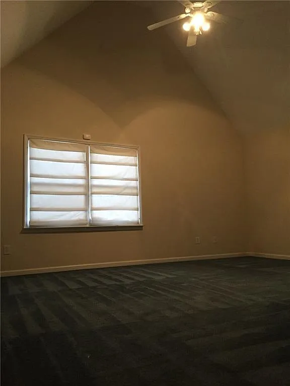 3 bed, 2.5 bath, 1868 sqft, $1,900 — Photo 2