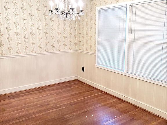 4th image of 713 University Blvd W