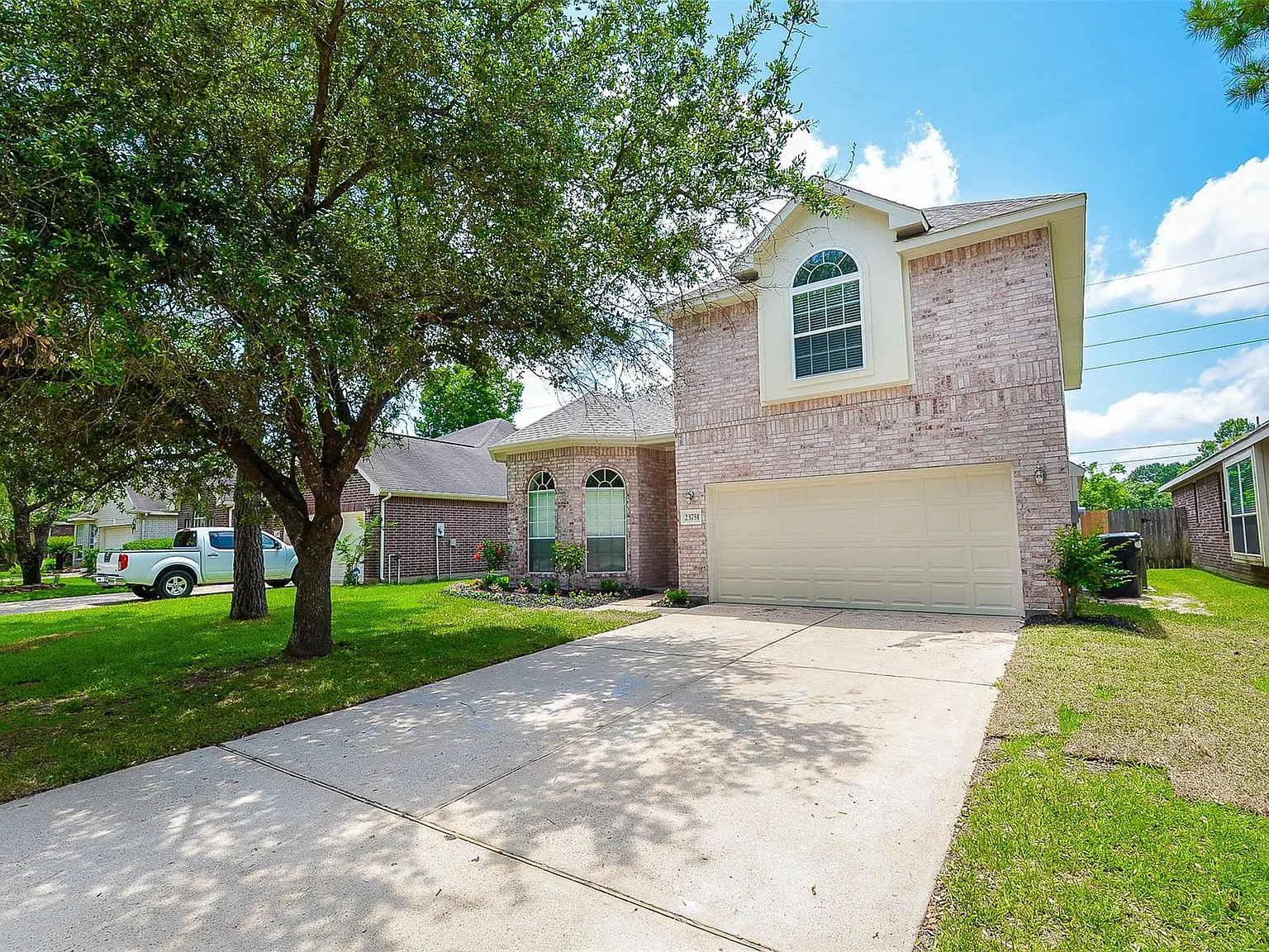 4 bed, 2.5 bath, 2330 sqft, $2,395 — Photo 3