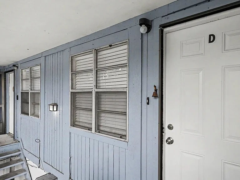 9208 N Connechusett Rd #D — Photo 8