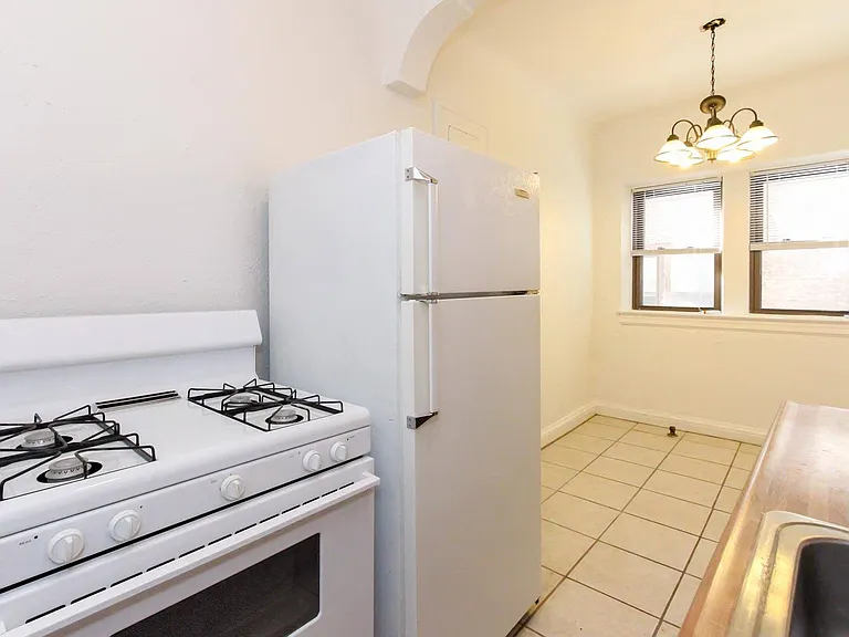 2753 Euclid Heights Blvd — Photo 12