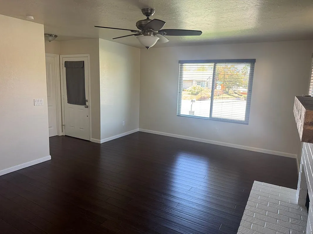 3 bed, 2.0 bath, 1257 sqft, $3,795 — Photo 4