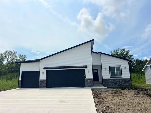 610 NW Georgetown Dr, Waukee, IA 50263